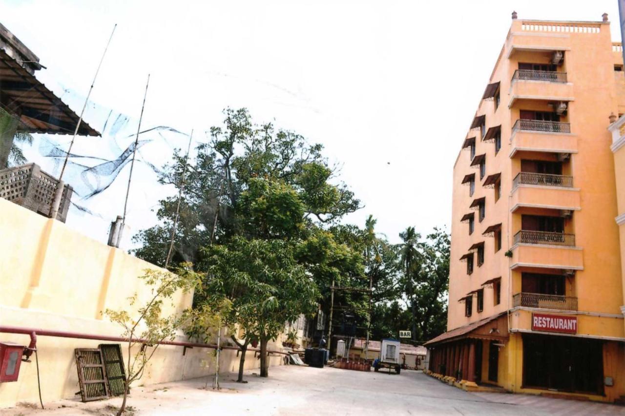 Hotel Soorya Heritage Inn Пондичери Екстериор снимка